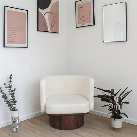 Apartment Special - Stadtnah, Balkon, Parkplatz, E-ladestation, Gitterbox Fuer Fahrraeder, Fitnessstudio *