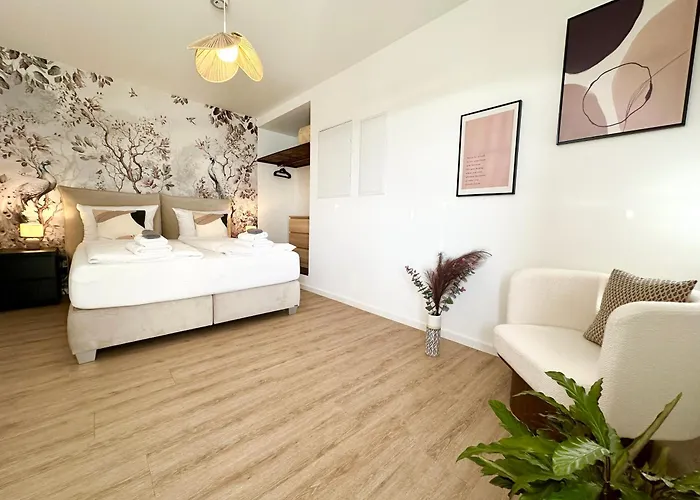 Apartamento Special - Stadtnah, Balkon, Parkplatz, E-ladestation, Gitterbox Fuer Fahrraeder, Fitnessstudio *